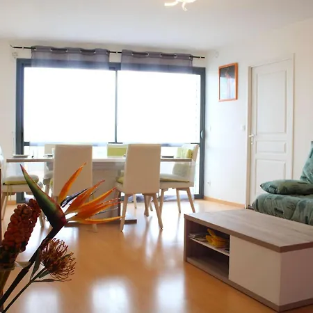 Apartment 3 Pieces Avec Balcon A 20 Min Du Centre De La Rochelle, Proche Et Cinema - Fr-1-246-553