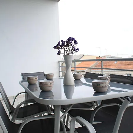 Apartment 3 Pieces Avec Balcon A 20 Min Du Centre De La Rochelle, Proche Et Cinema - Fr-1-246-553 *
